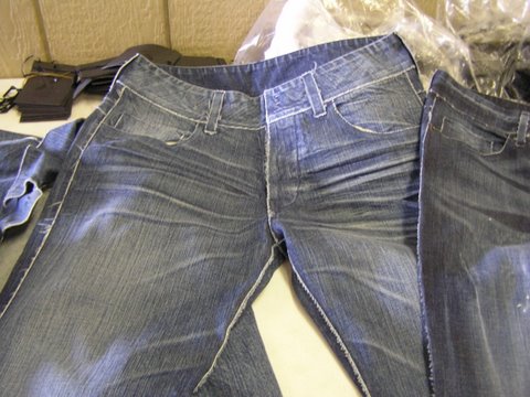 stitchless-denim-jeans.jpg